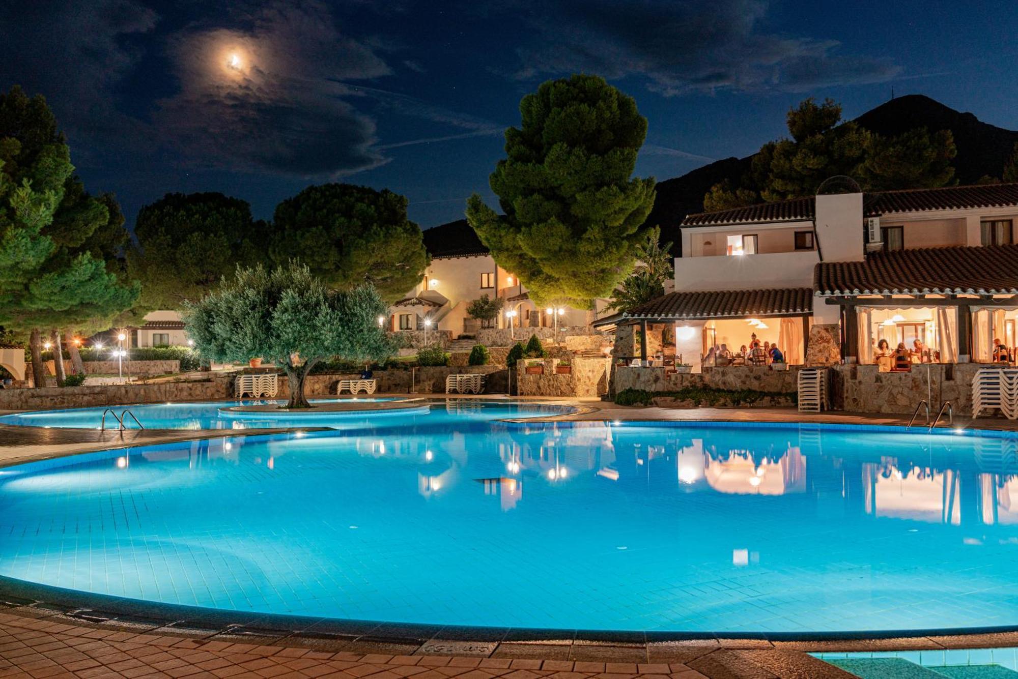 Club Esse Cala Gonone Ξενοδοχείο Εξωτερικό φωτογραφία